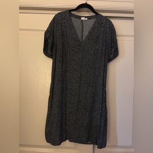 Gap Black and White Shift Dress